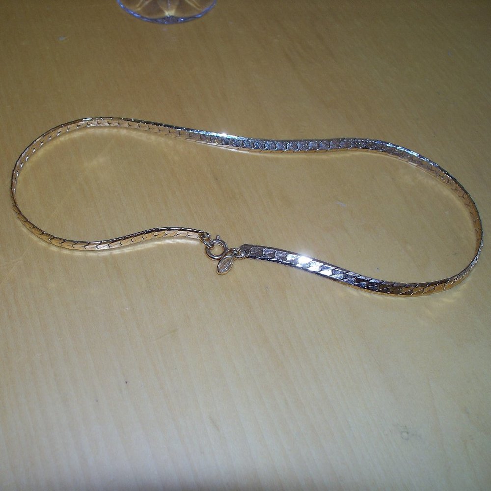 Avon rare Brilliantsurprise! Herringbone Necklace